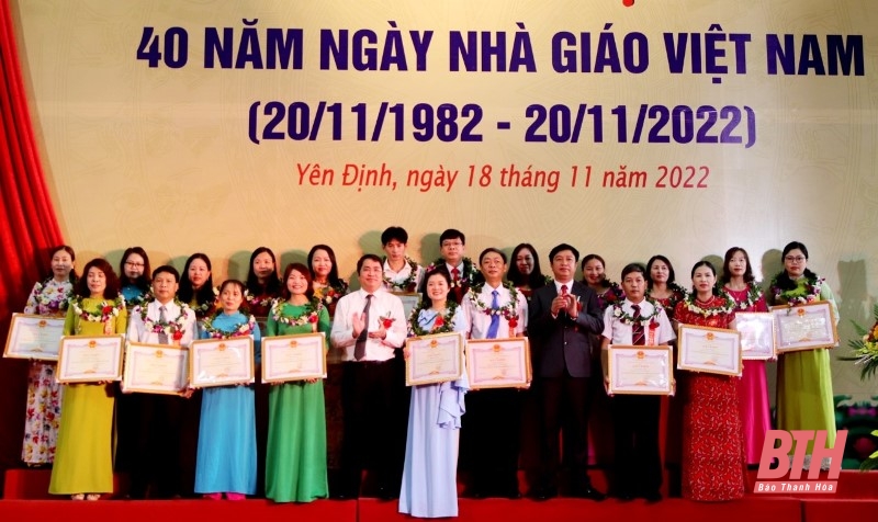 Yên Định: Vinh danh 40 thầy, cô giáo có đóng góp tiêu biểu