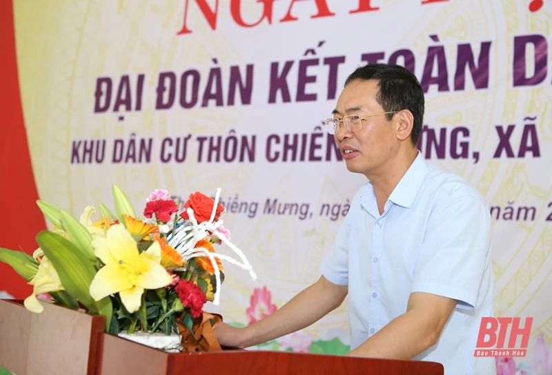 Phó Bí thư Tỉnh ủy Trịnh Tuấn Sinh chung vui ngày hội Đại đoàn kết toàn dân tộc với Nhân dân thôn Chiềng Mưng