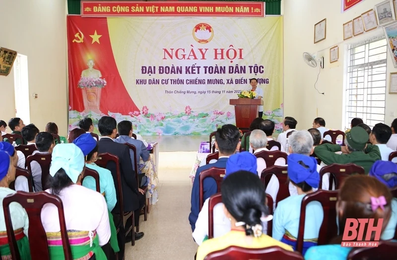 Phó Bí thư Tỉnh ủy Trịnh Tuấn Sinh chung vui ngày hội Đại đoàn kết toàn dân tộc với Nhân dân thôn Chiềng Mưng