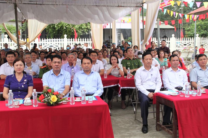 Trưởng Ban Tổ chức Tỉnh ủy Nguyễn Văn Hùng dự ngày hội Đại đoàn kết toàn dân tộc với Nhân dân và cán bộ thôn Cẩm Lợi 1