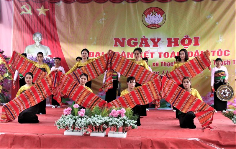 Trưởng Ban Tổ chức Tỉnh ủy Nguyễn Văn Hùng dự ngày hội Đại đoàn kết toàn dân tộc với Nhân dân và cán bộ thôn Cẩm Lợi 1