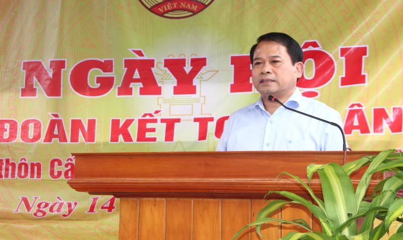 Trưởng Ban Tổ chức Tỉnh ủy Nguyễn Văn Hùng dự ngày hội Đại đoàn kết toàn dân tộc với Nhân dân và cán bộ thôn Cẩm Lợi 1