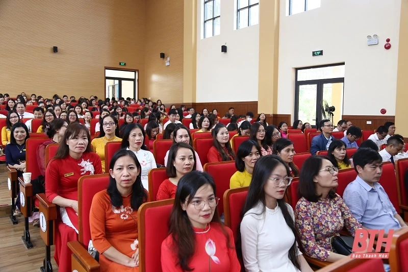 Trường Đại học Hồng Đức kỷ niệm 40 năm ngày Nhà giáo Việt Nam (20-11)