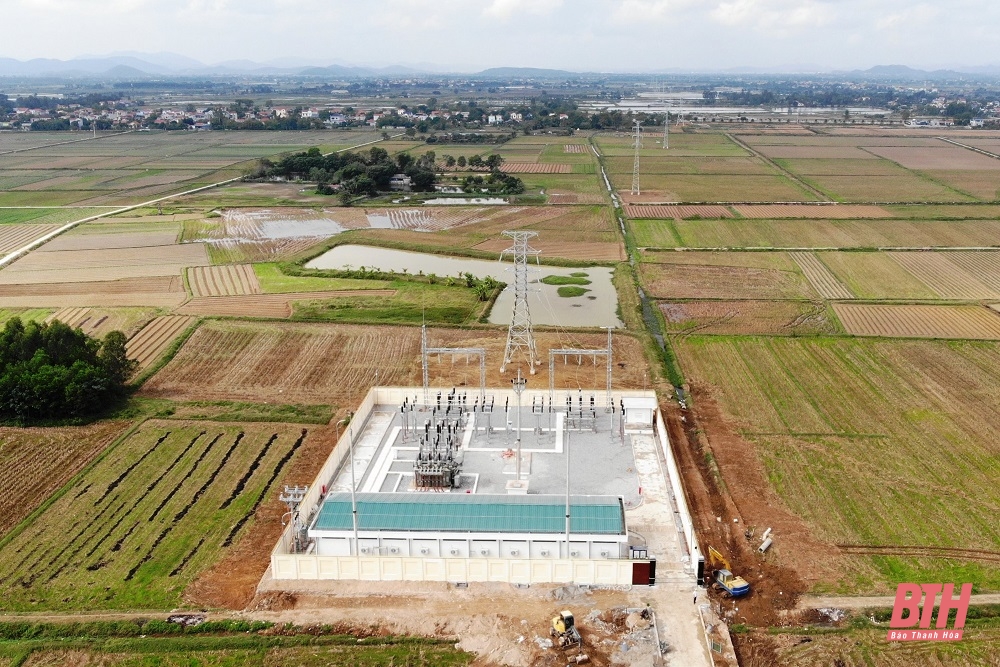 Trên công trường dự án đường dây và trạm biến áp 110kV Nga Sơn, đường dây 110kV Bỉm Sơn - Nga Sơn