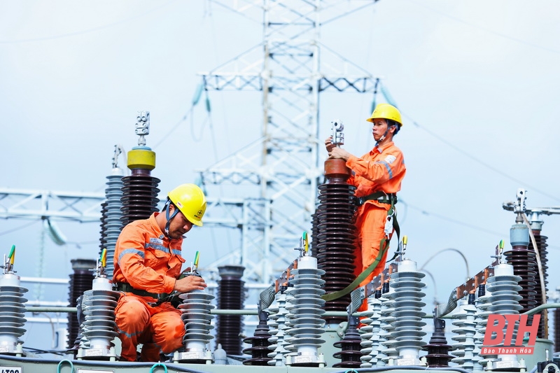 Trên công trường dự án đường dây và trạm biến áp 110kV Nga Sơn, đường dây 110kV Bỉm Sơn - Nga Sơn