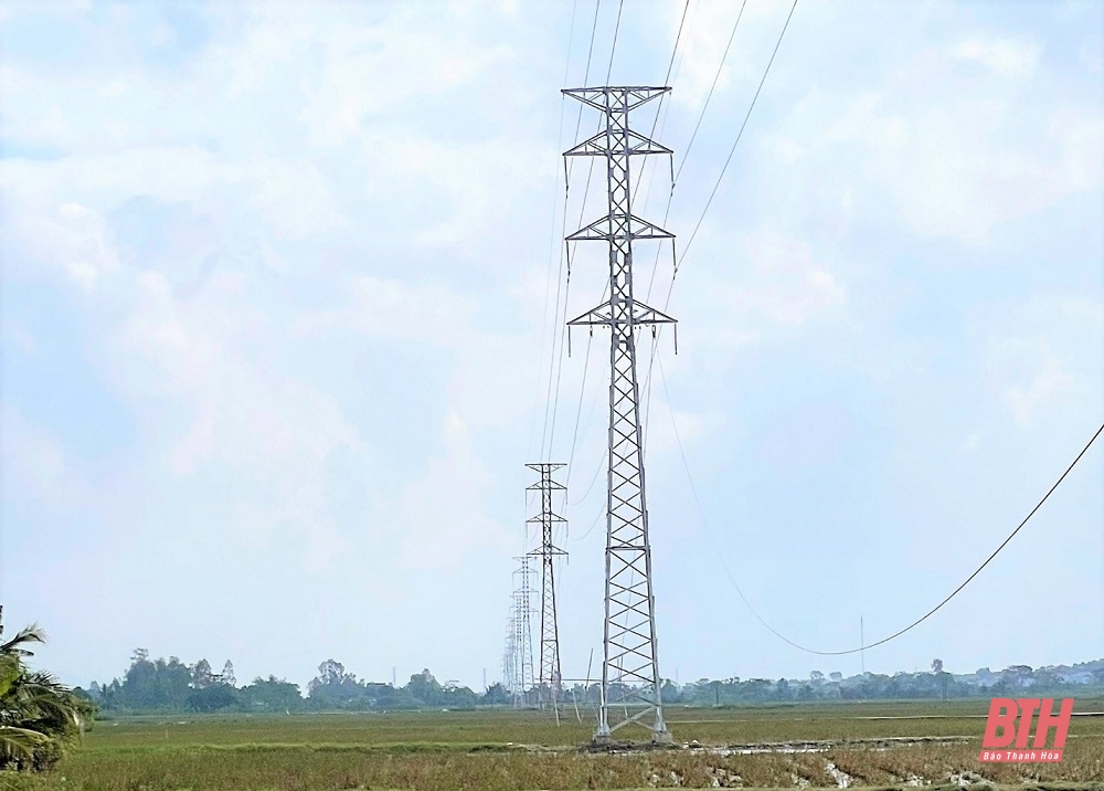 Trên công trường dự án đường dây và trạm biến áp 110kV Nga Sơn, đường dây 110kV Bỉm Sơn - Nga Sơn