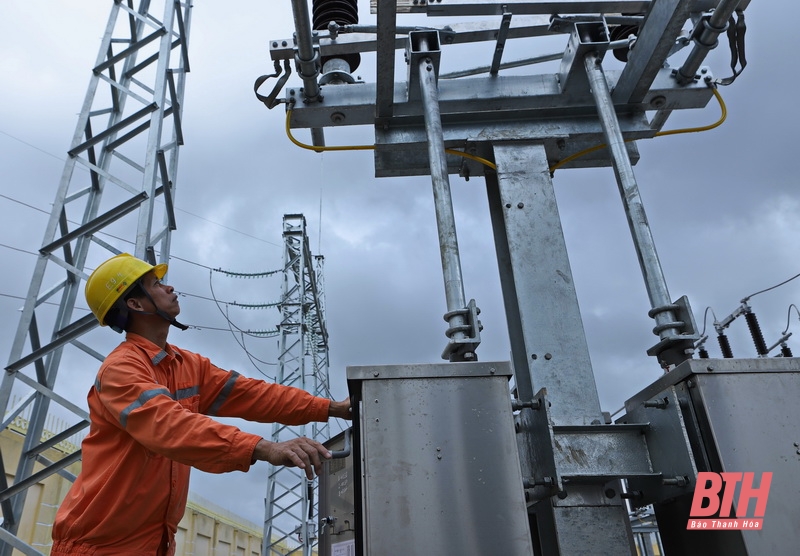 Trên công trường dự án đường dây và trạm biến áp 110kV Nga Sơn, đường dây 110kV Bỉm Sơn - Nga Sơn