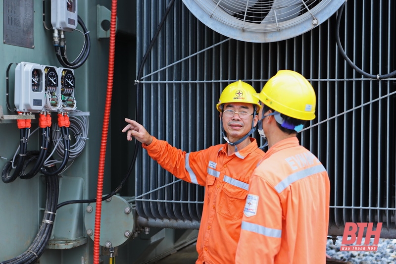 Trên công trường dự án đường dây và trạm biến áp 110kV Nga Sơn, đường dây 110kV Bỉm Sơn - Nga Sơn