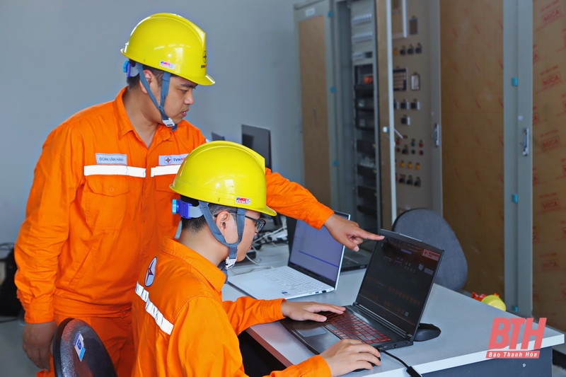 Trên công trường dự án đường dây và trạm biến áp 110kV Nga Sơn, đường dây 110kV Bỉm Sơn - Nga Sơn