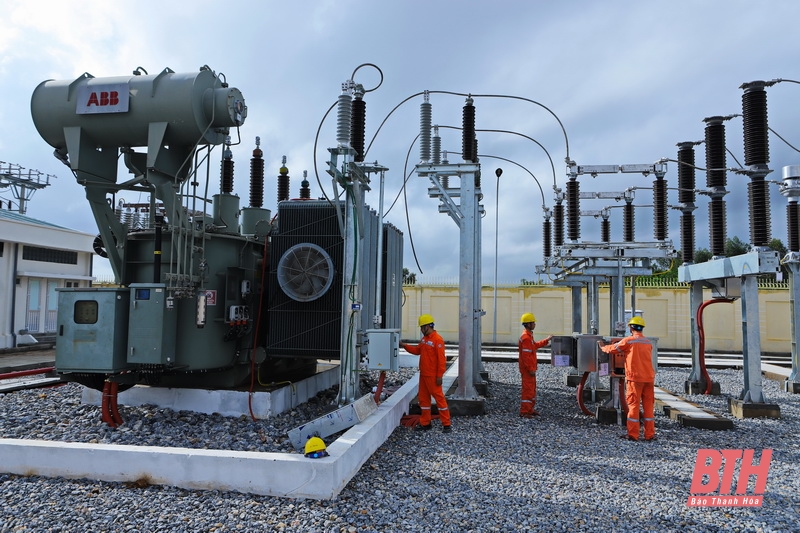 Trên công trường dự án đường dây và trạm biến áp 110kV Nga Sơn, đường dây 110kV Bỉm Sơn - Nga Sơn