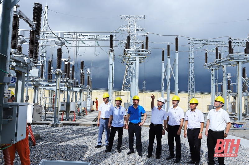 Trên công trường dự án đường dây và trạm biến áp 110kV Nga Sơn, đường dây 110kV Bỉm Sơn - Nga Sơn