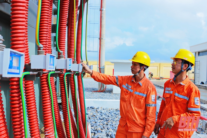 Trên công trường dự án đường dây và trạm biến áp 110kV Nga Sơn, đường dây 110kV Bỉm Sơn - Nga Sơn