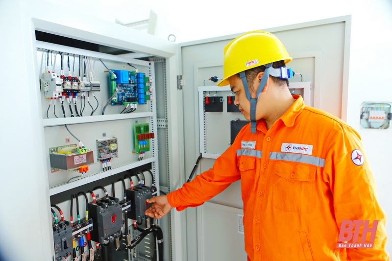 Trên công trường dự án đường dây và trạm biến áp 110kV Nga Sơn, đường dây 110kV Bỉm Sơn - Nga Sơn