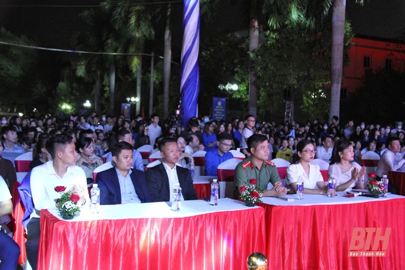 Đêm nhạc tri ân thầy cô và chào tân sinh viên Trường Cao đẳng Y tế Thanh Hóa