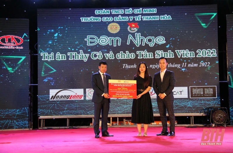 Đêm nhạc tri ân thầy cô và chào tân sinh viên Trường Cao đẳng Y tế Thanh Hóa