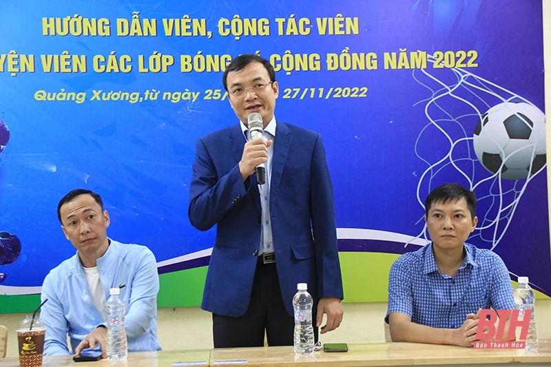 Tập huấn hướng dẫn viên, huấn luyện viên, cộng tác viên bóng đá cộng đồng
