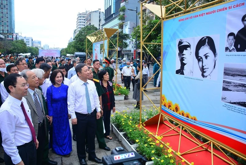 Triển lãm ảnh về thân thế, cuộc đời và sự nghiệp của Thủ tướng Võ Văn Kiệt
