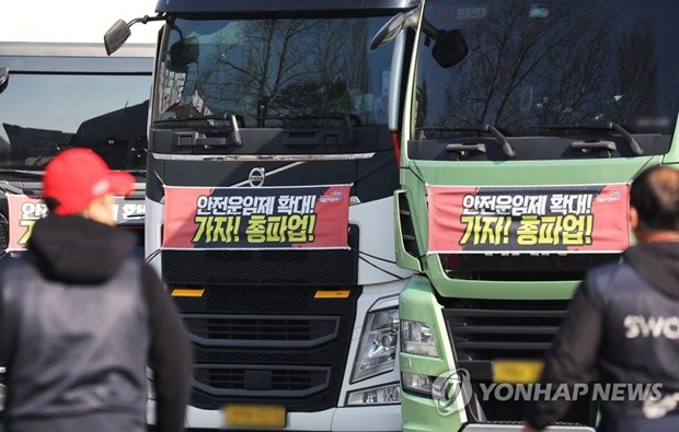 Các tài xế xe tải Hàn Quốc tiến hành đình công lớn