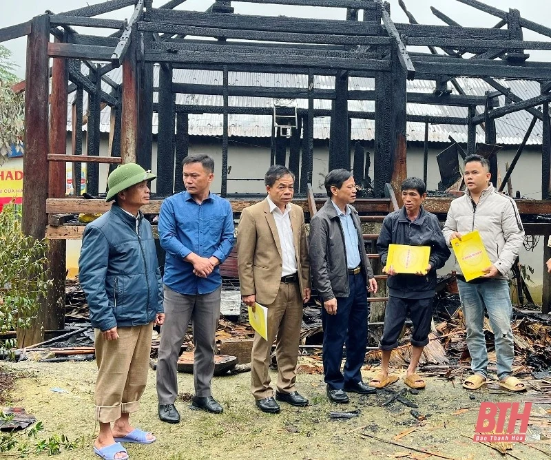 Hội Nông dân tỉnh hỗ trợ các gia đình hội viên gặp hỏa hoạn tại huyện Lang Chánh