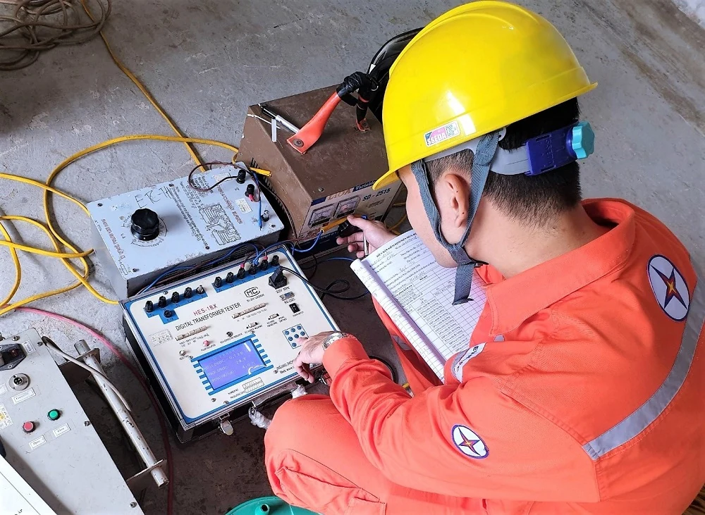 Điện lực thành phố Thanh Hóa đưa dịch vụ điện lực đến với khách hàng