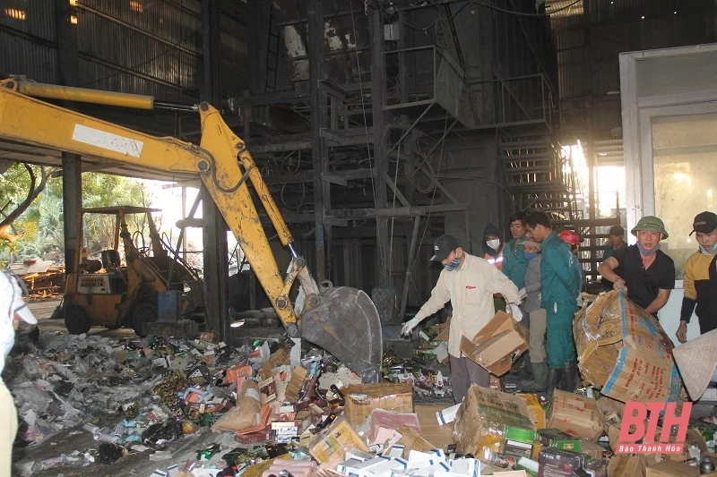 Tiêu hủy số lượng lớn mỹ phẩm, thực phẩm chức năng nhập lậu và giả mạo nhãn hiệu 