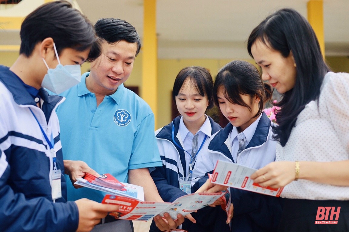 BHXH huyện Cẩm Thủy đẩy mạnh tuyên truyền phát triển bảo hiểm y tế học sinh