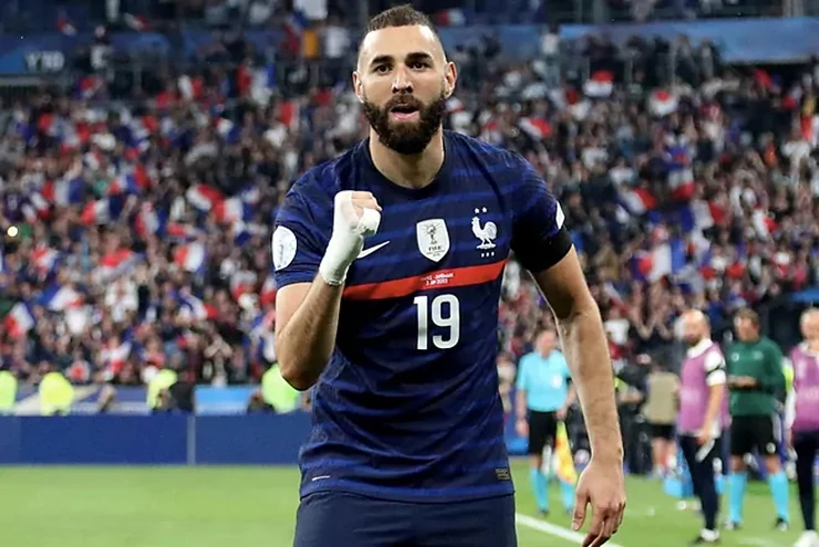 Messi dính chấn thương phải bỏ tập còn Benzema từ chối đá chung kết