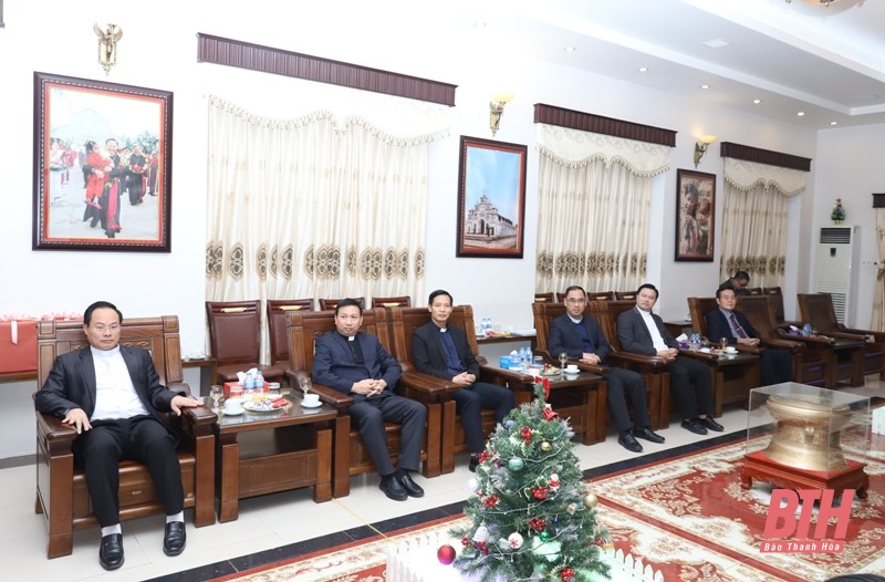 Chủ tịch UBND tỉnh Đỗ Minh Tuấn thăm và chúc mừng Tòa Giám mục Thanh Hóa nhân Lễ Thiên Chúa Giáng sinh