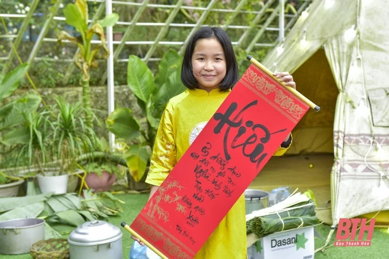 Giáo dục truyền thống cho học sinh qua việc gói bánh chưng ngày Tết