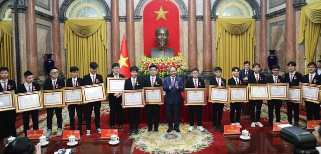 Chủ tịch nước gặp mặt học sinh đoạt giải kỳ thi Olympic và Khoa học kỹ thuật quốc tế 2022