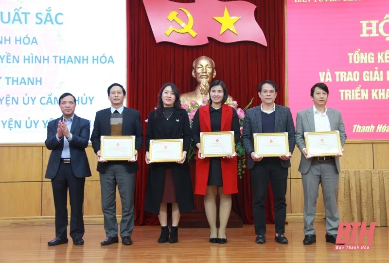Tổng kết công tác báo chí và trao Giải Búa liềm vàng năm 2022
