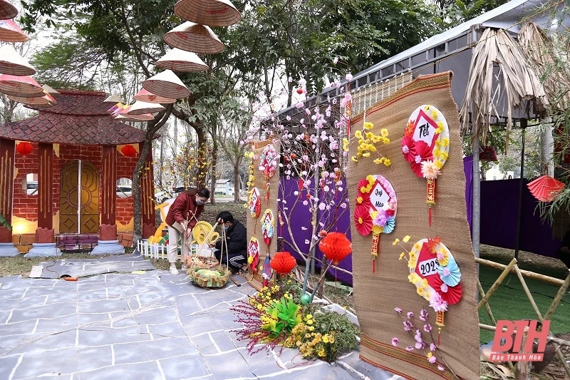 Sôi nổi “Ngày hội dân gian” tại Trường Đại học Hồng Đức