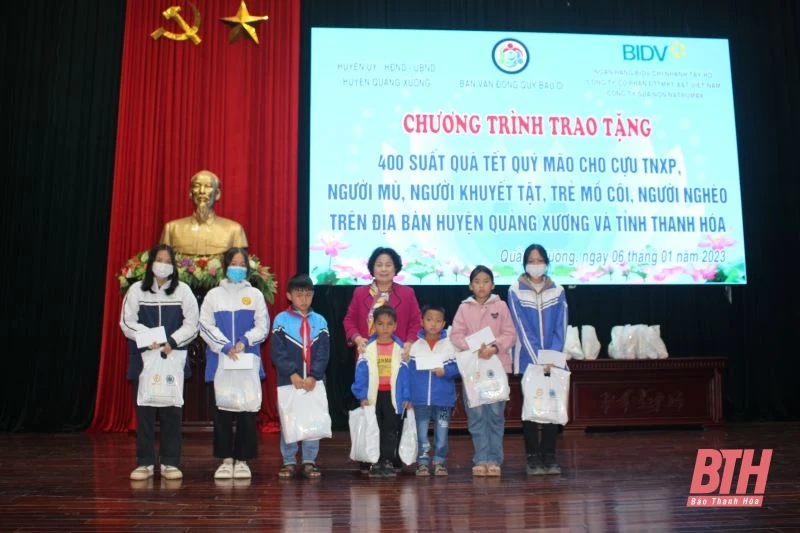 Quỹ Bầu ơi trao 600 suất quà cho người dân tỉnh Thanh Hoá