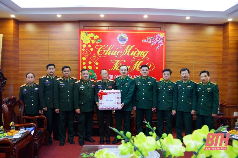 Đoàn cán bộ Bộ CHQS tỉnh Hủa Phăn (Lào) thăm, chúc tết Bộ Chỉ huy BĐBP tỉnh Thanh Hóa