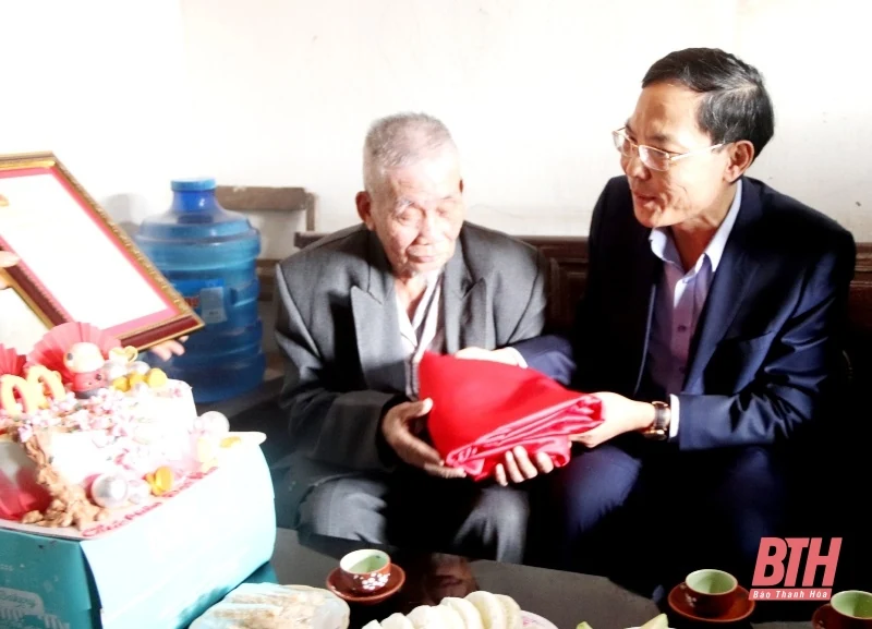 Phó Chủ tịch UBND tỉnh Đầu Thanh Tùng thăm, kiểm tra tình hình sản xuất và đời sống của Nhân dân huyện Yên Định