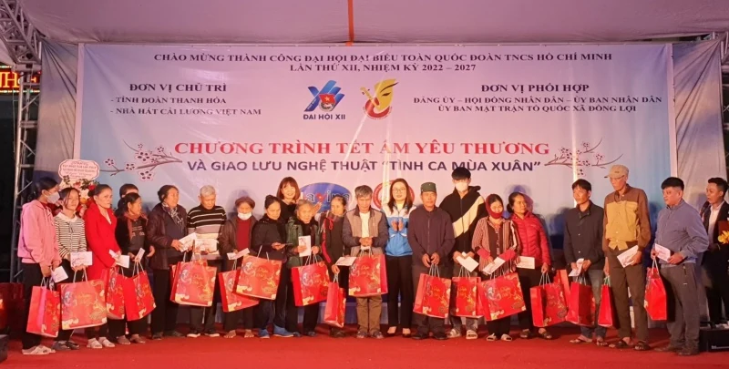 Tết ấm yêu thương
