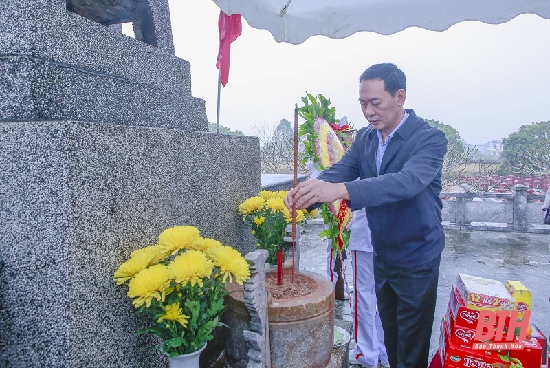 Phó Bí thư Tỉnh ủy Trịnh Tuấn Sinh kiểm tra tình hình sản xuất và đời sống Nhân dân huyện Nga Sơn