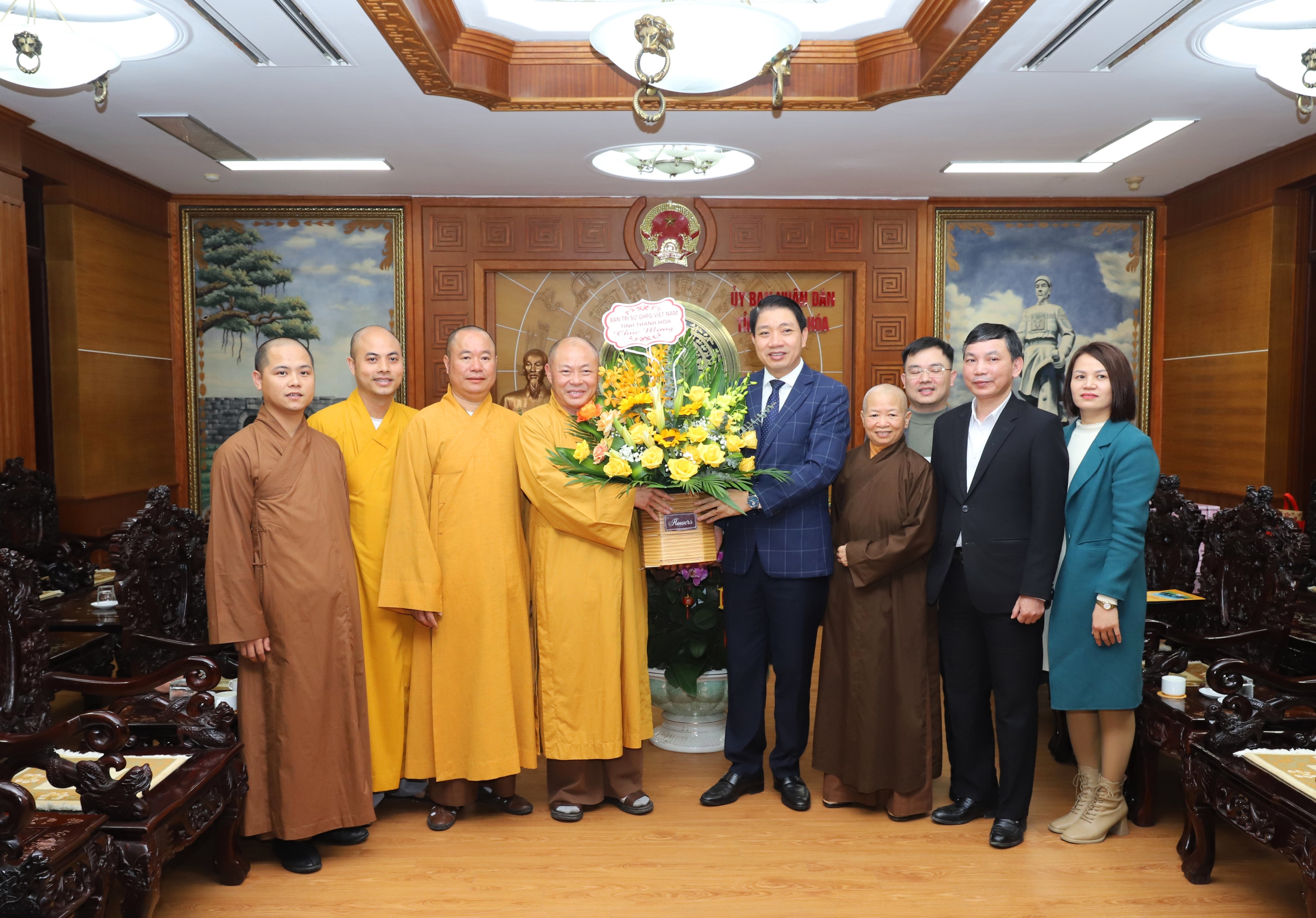 Đoàn tăng ni Giáo hội Phật giáo Việt Nam tỉnh Thanh Hóa thăm, chúc tết UBND tỉnh