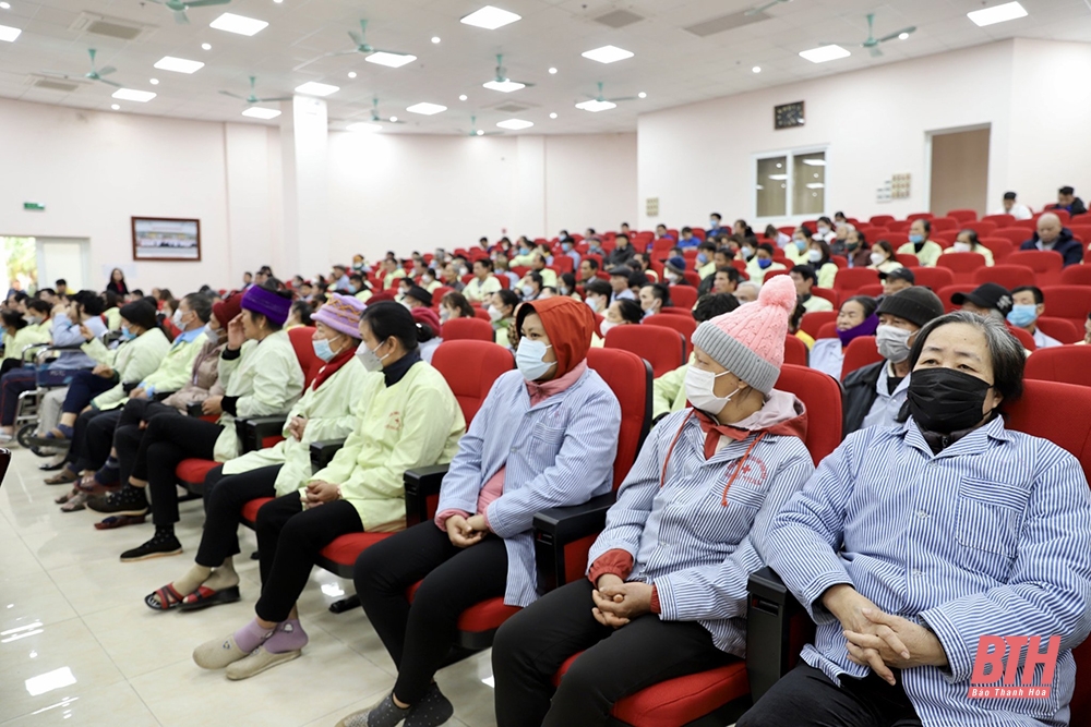 Xuân ấm áp – Tết yêu thương cho bệnh nhân ung thư tại Bệnh viện Ung bướu Thanh Hóa