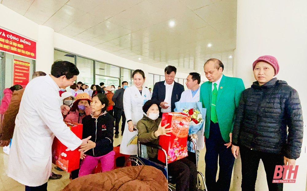 Xuân ấm áp – Tết yêu thương cho bệnh nhân ung thư tại Bệnh viện Ung bướu Thanh Hóa