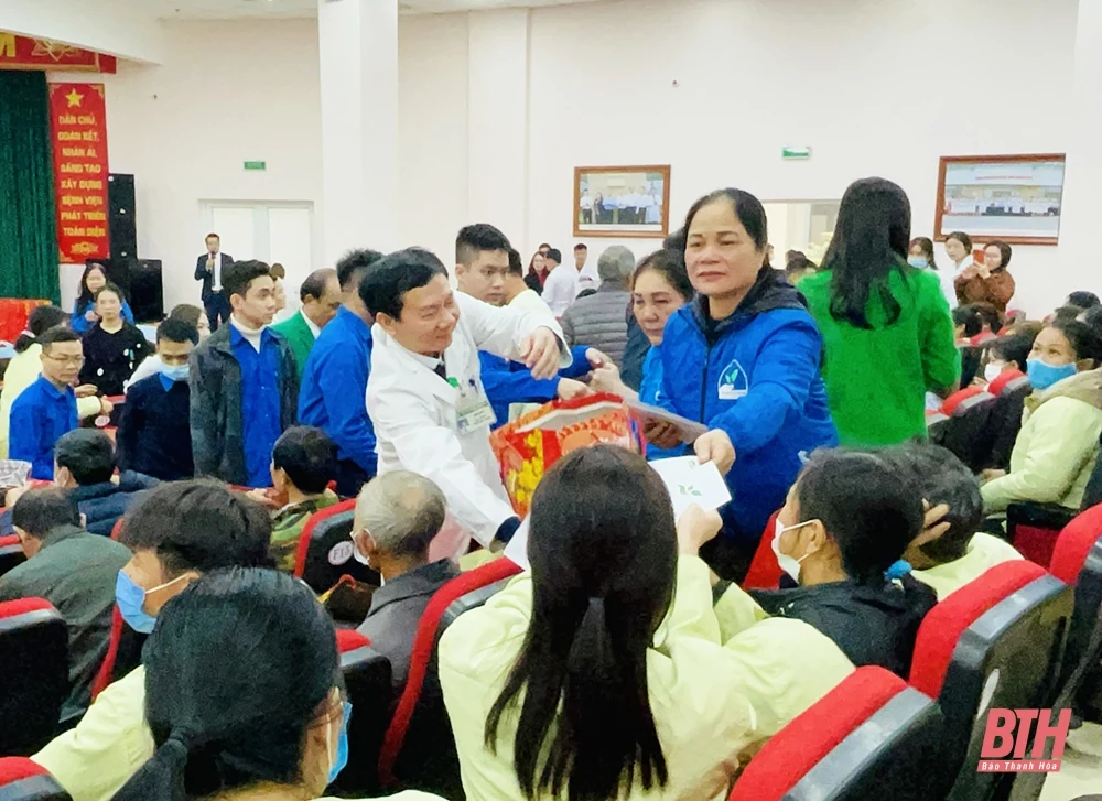 Bảo đảm chăm sóc sức khỏe Nhân dân trong dịp Tết