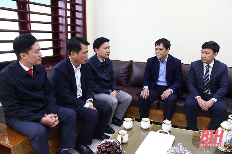 Trưởng ban Tuyên giáo Tỉnh ủy Đào Xuân Yên thăm và chúc tết gia đình bác sỹ, huấn luyện viên tiêu biểu