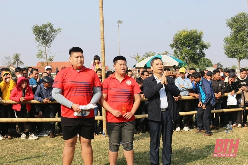 Tưng bừng Hội vật truyền thống xã Hoằng Phong
