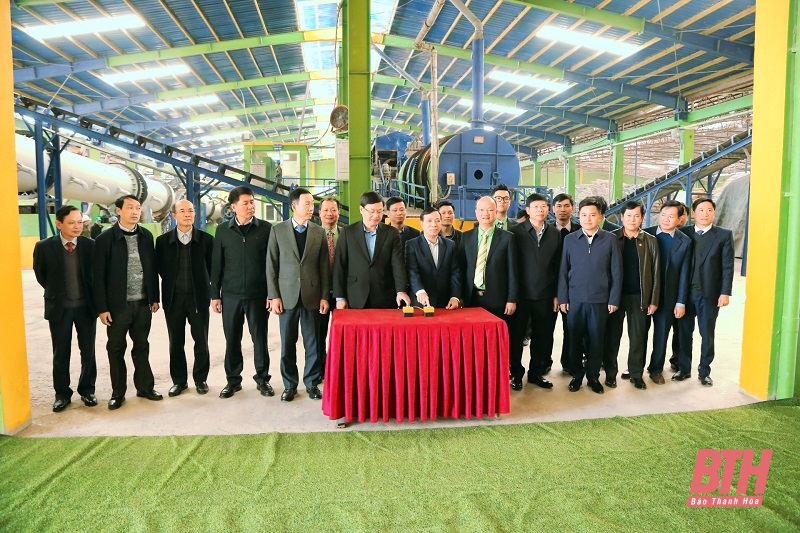 Phó Bí thư Thường trực Tỉnh ủy Lại Thế Nguyên dự lễ ra quân sản xuất đầu năm tại Nhà máy Dinh dưỡng cây trồng Tiến Nông và Công ty TNHH VAUDE Việt Nam