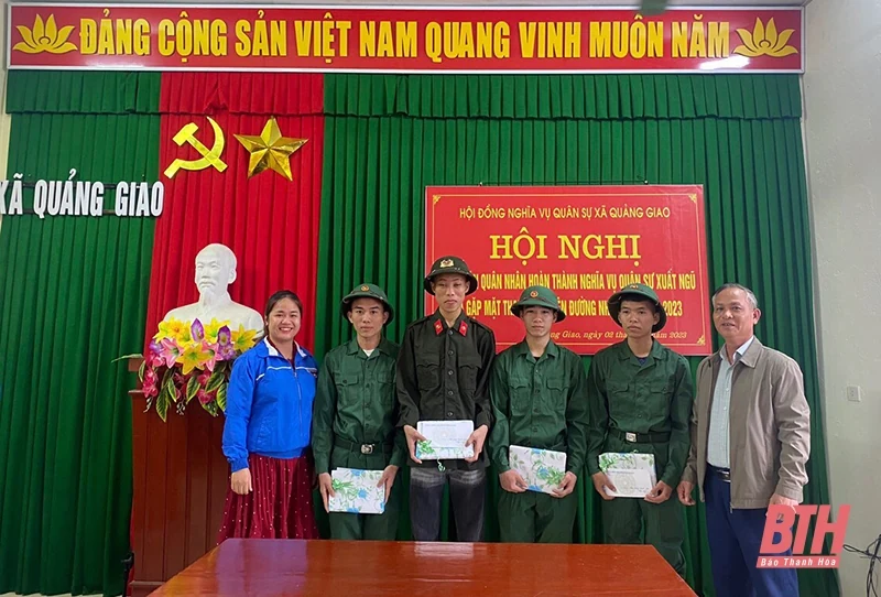Quảng Xương: Sôi nổi các hoạt động thăm, tặng quà các tân binh nhập ngũ năm 2023
