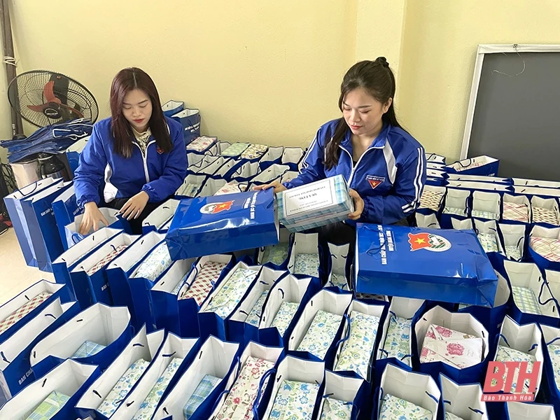 Quảng Xương: Sôi nổi các hoạt động thăm, tặng quà các tân binh nhập ngũ năm 2023