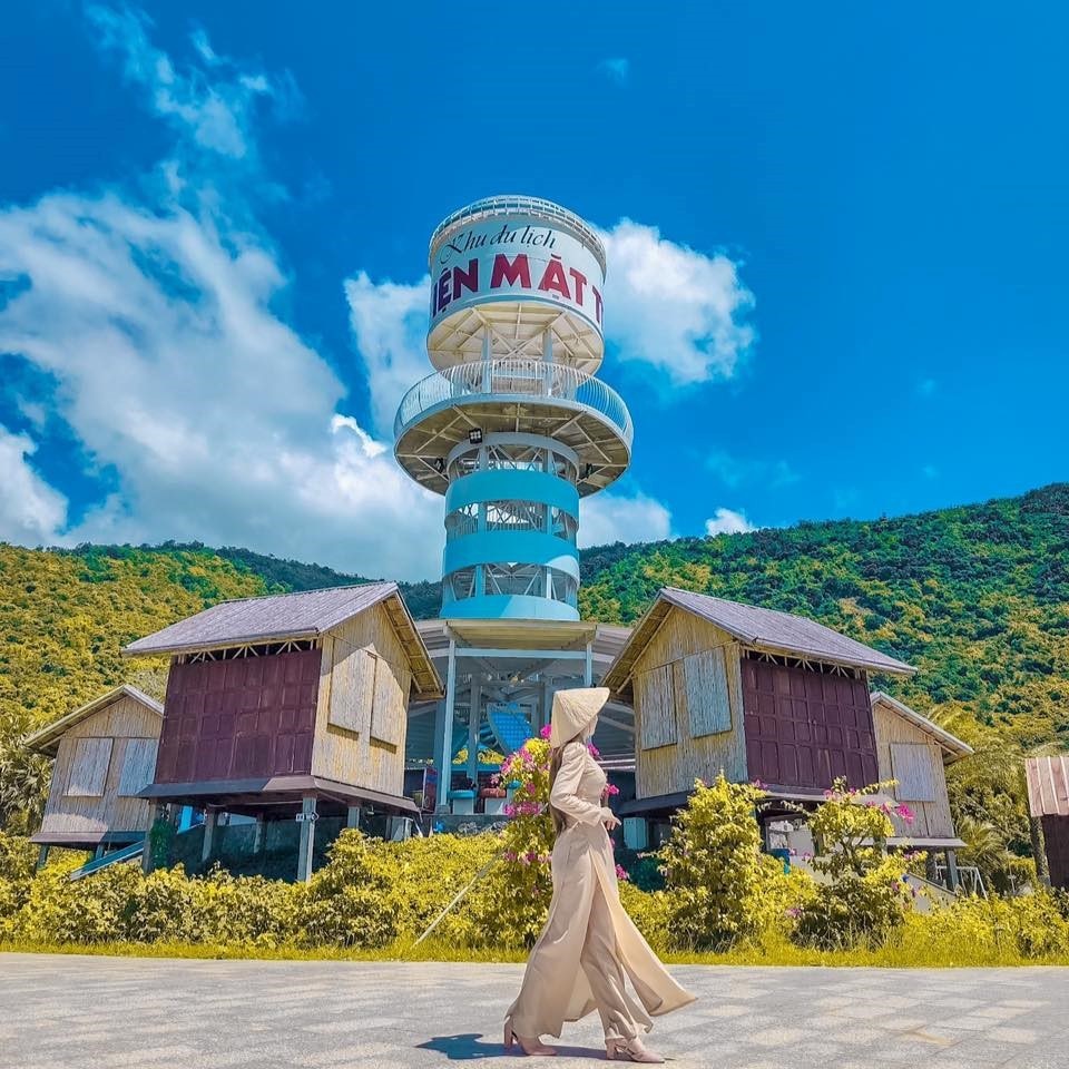 “Thiên đường du lịch màu nắng”