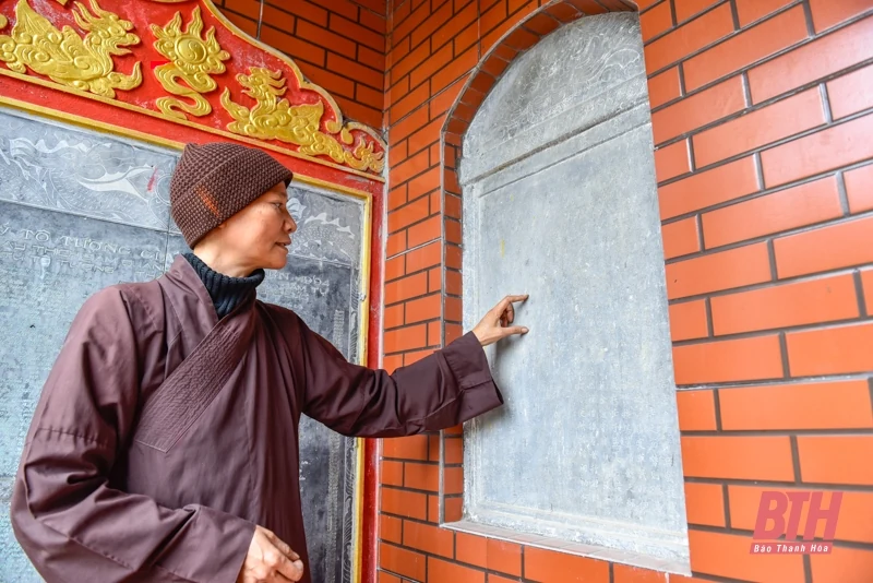 Khánh đá cổ tiếng vang như chuông đồng trong ngôi chùa nghìn năm tuổi ở xứ Thanh