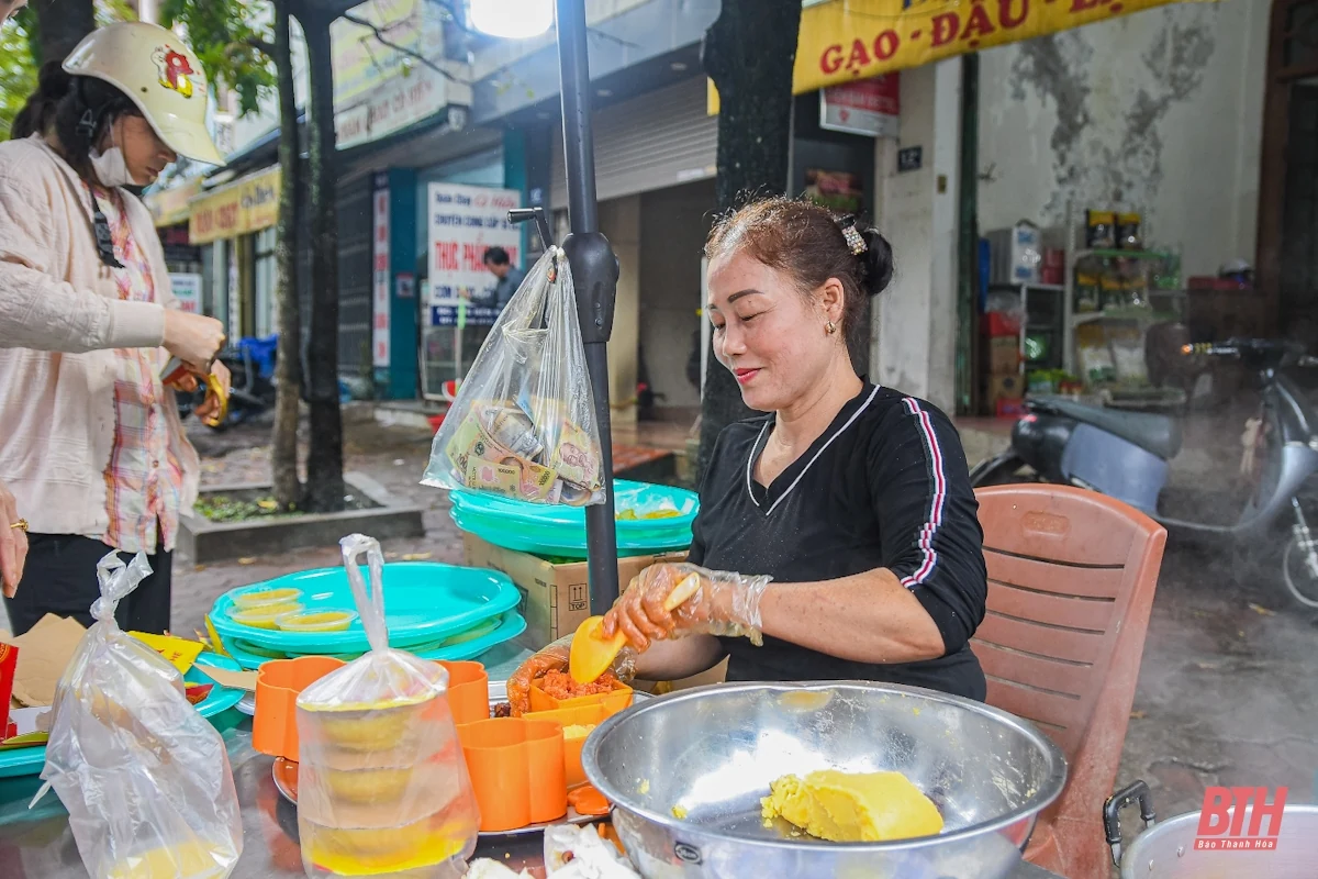 Người dân xứ Thanh “đội mưa” đi chùa cầu an ngày Rằm Tháng Giêng