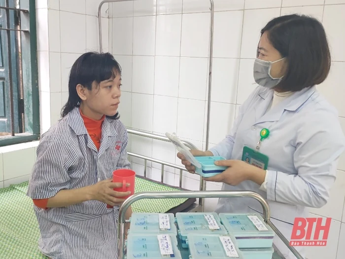 Thu hút bác sĩ trình độ cao làm việc tại đơn vị y tế công lập: Còn nhiều cái khó